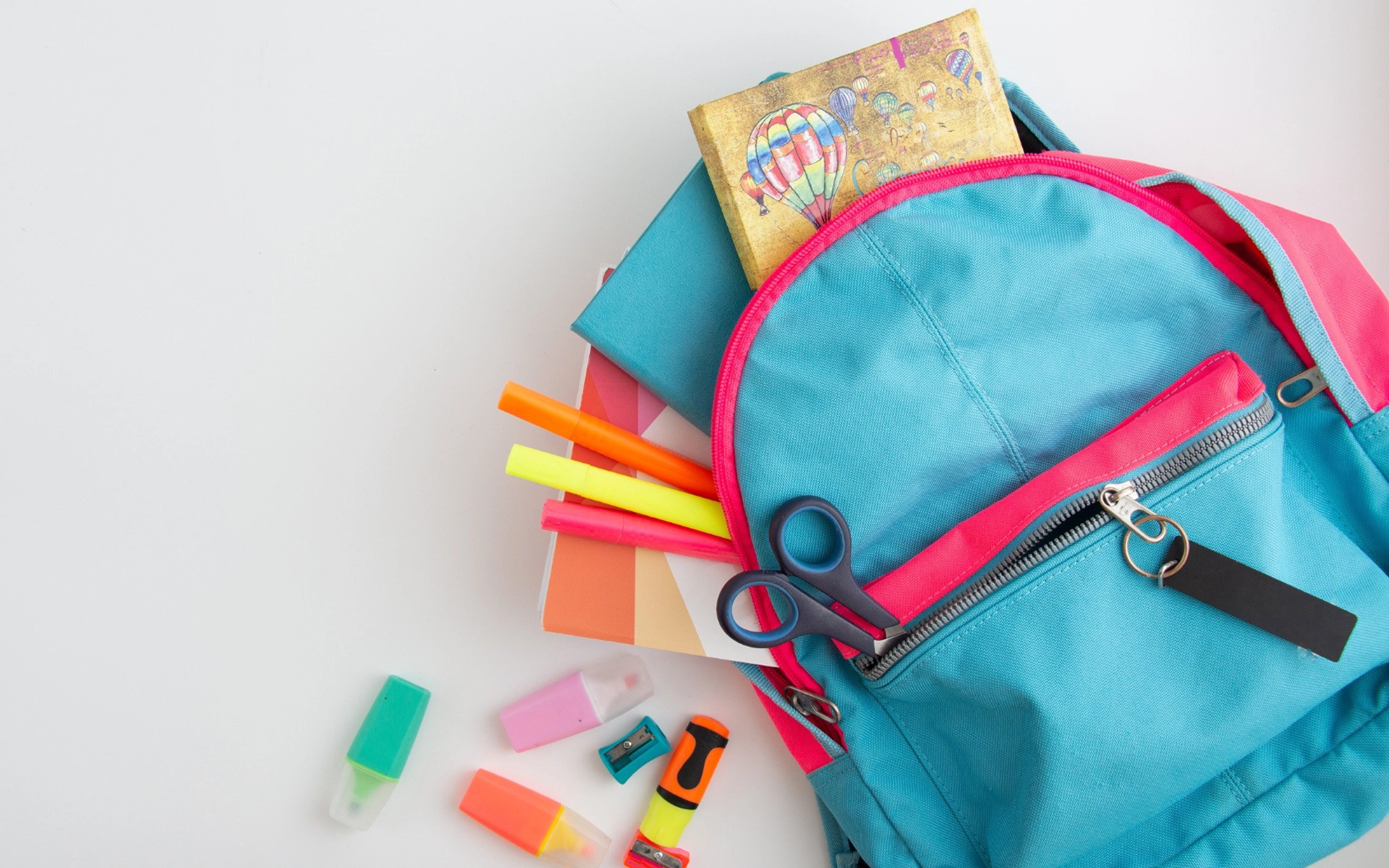 mochila con material escolar